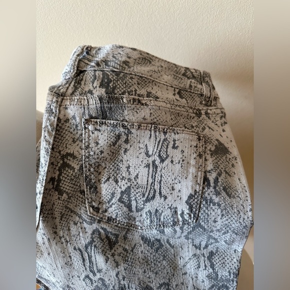 Limited Jeans 678 snake skin print, Sz 2, Strait Lines Low Rise Slim Hip/thigh - Picture 6 of 7